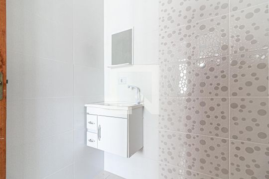 Banheiro de kitnet/studio para alugar com 2 quartos, 38m² em Parque Cisper, São Paulo