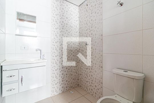 Banheiro de kitnet/studio para alugar com 2 quartos, 38m² em Parque Cisper, São Paulo