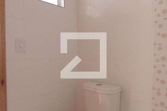 Banheiro
 de apartamento para alugar com 2 quartos, 37m² em Parque Cisper, São Paulo