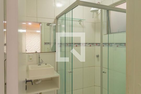 Banheiro de apartamento à venda com 2 quartos, 39m² em Olaria, Canoas
