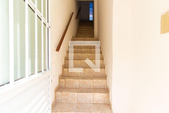 Escada de casa para alugar com 2 quartos, 80m² em Alto da Mooca, São Paulo