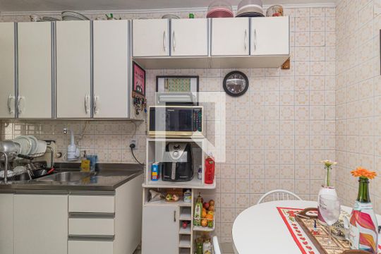 Cozinha de apartamento para alugar com 2 quartos, 93m² em São João, Porto Alegre