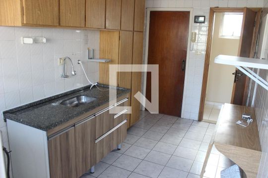 Cozinha de apartamento para alugar com 2 quartos, 90m² em Centro, São Vicente