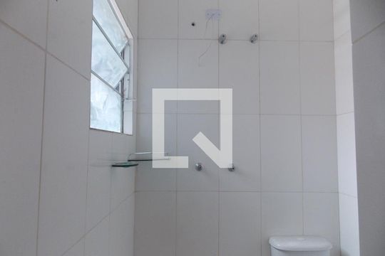 Banheiro de apartamento para alugar com 2 quartos, 46m² em Parque Continental I, Guarulhos