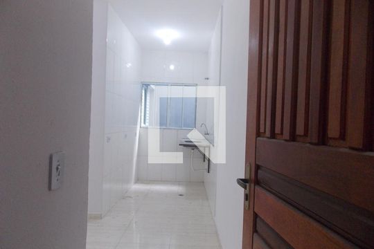 Sala e cozinha de apartamento para alugar com 2 quartos, 46m² em Parque Continental I, Guarulhos