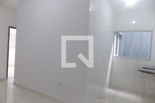 Sala e cozinha de apartamento para alugar com 2 quartos, 46m² em Parque Continental I, Guarulhos