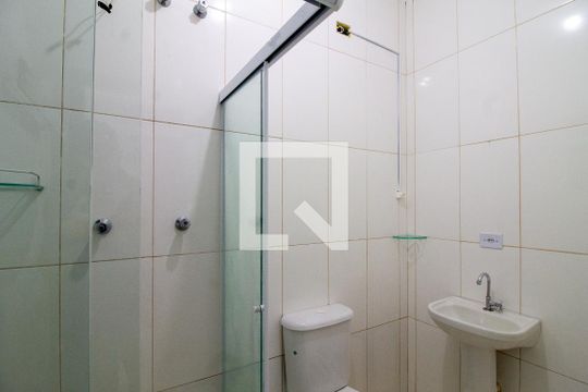 Banheiro de apartamento para alugar com 2 quartos, 46m² em Parque Continental I, Guarulhos