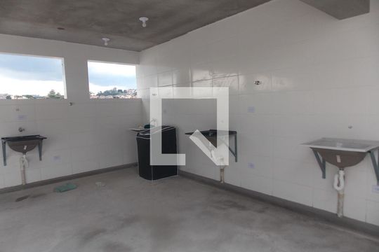 Área comum lavanderia de apartamento para alugar com 2 quartos, 46m² em Parque Continental I, Guarulhos