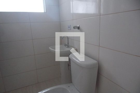 Banheiro de apartamento para alugar com 2 quartos, 46m² em Parque Continental I, Guarulhos