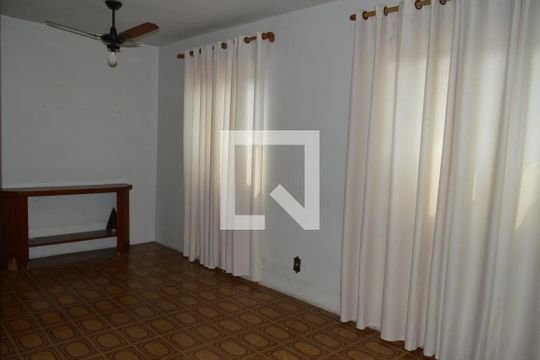 Sala de casa à venda com 3 quartos, 200m² em Parque Residencial Oratorio, São Paulo