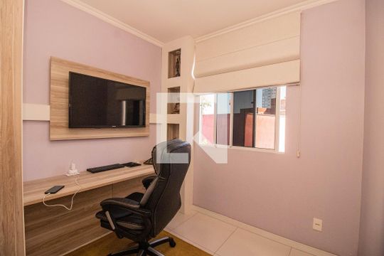 Quarto 3 de apartamento à venda com 3 quartos, 53m² em Mário Quintana, Porto Alegre