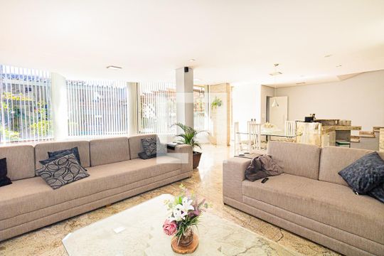 Sala e Cozinha de casa para alugar com 4 quartos, 350m² em Vila Nivi, São Paulo