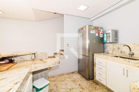 Sala e Cozinha de casa para alugar com 4 quartos, 350m² em Vila Nivi, São Paulo