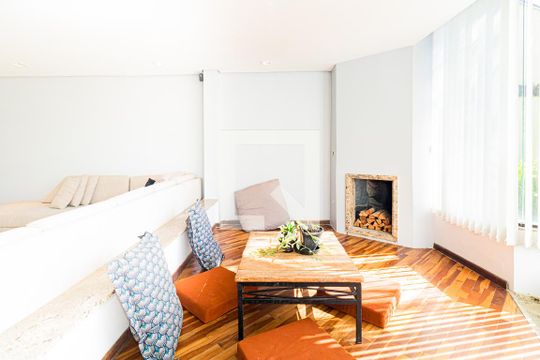 Sala e Cozinha de casa para alugar com 4 quartos, 350m² em Vila Nivi, São Paulo