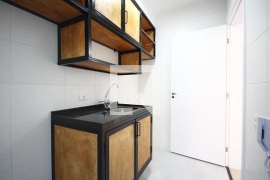 Cozinha de kitnet/studio para alugar com 1 quarto, 27m² em Vila Dom Pedro I, São Paulo