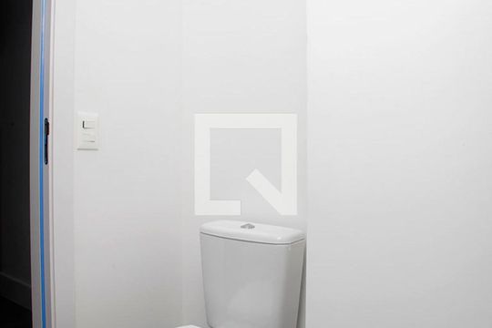 Banheiro de kitnet/studio para alugar com 1 quarto, 27m² em Centro Histórico, Porto Alegre