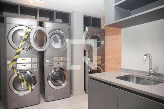 Área Comum - Lavanderia de kitnet/studio para alugar com 1 quarto, 27m² em Centro Histórico, Porto Alegre