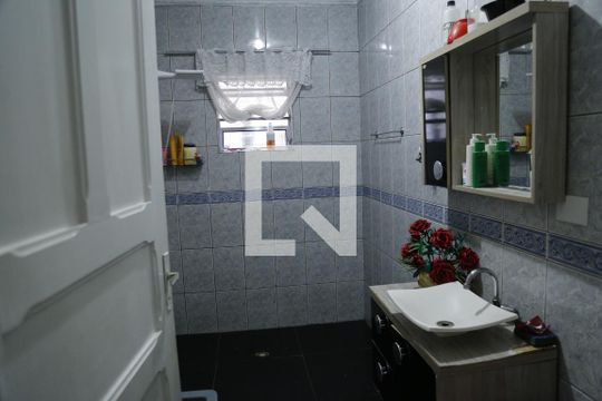 Banheiro de casa à venda com 2 quartos, 250m² em Vila Picinin, São Paulo