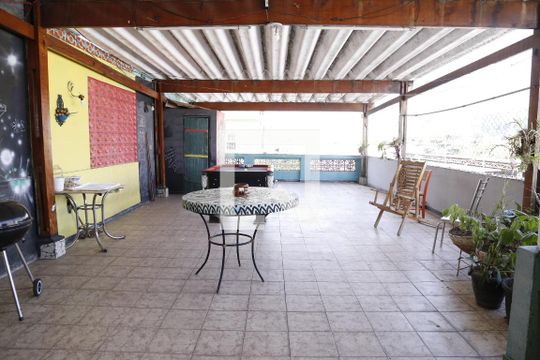 Varanda de casa à venda com 2 quartos, 250m² em Vila Picinin, São Paulo
