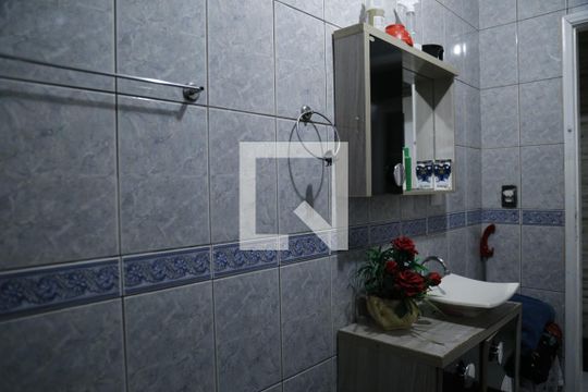 Banheiro de casa à venda com 2 quartos, 250m² em Vila Picinin, São Paulo