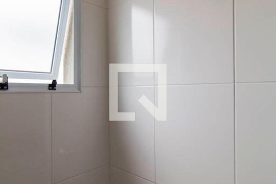 Banheiro de apartamento para alugar com 1 quarto, 31m² em Vila Granada, São Paulo
