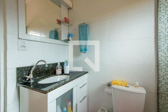 Banheiro de casa à venda com 3 quartos, 128m² em Teresópolis, Porto Alegre