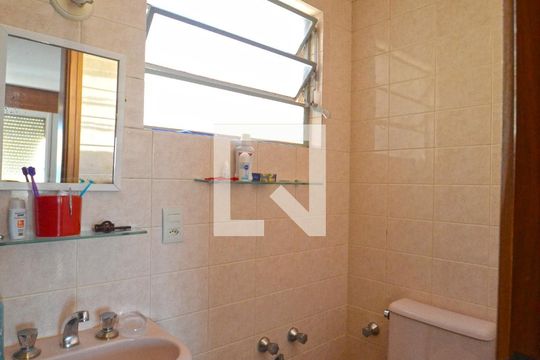 Banheiro da Suíte 1 de apartamento à venda com 3 quartos, 108m² em Teresópolis, Porto Alegre