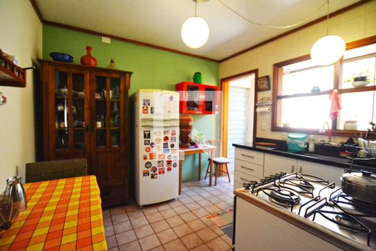 Cozinha de apartamento à venda com 3 quartos, 108m² em Teresópolis, Porto Alegre