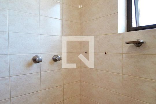 Banheiro da Suíte 2 de apartamento à venda com 3 quartos, 108m² em Teresópolis, Porto Alegre