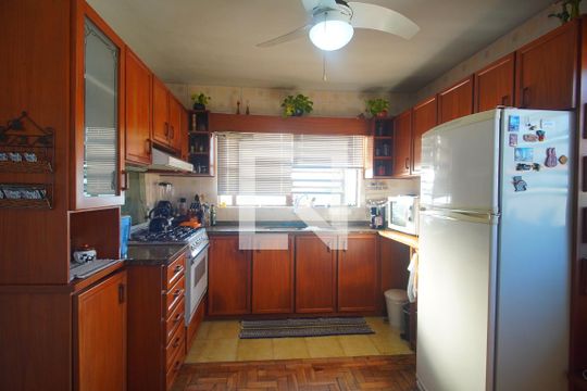 Cozinha 1 de casa à venda com 4 quartos, 240m² em Rondônia, Novo Hamburgo