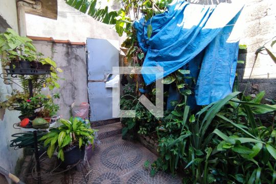 Área externa de casa para alugar com 1 quarto, 250m² em Jardim Hercilia, São Paulo