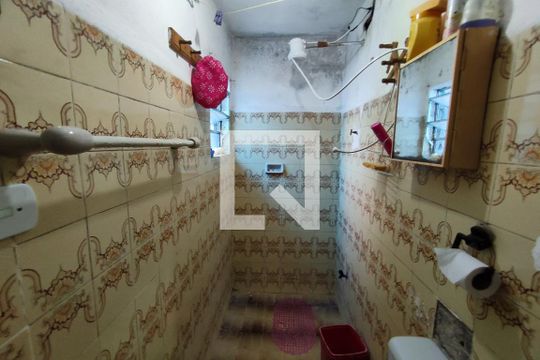Banheiro de casa para alugar com 1 quarto, 250m² em Jardim Hercilia, São Paulo