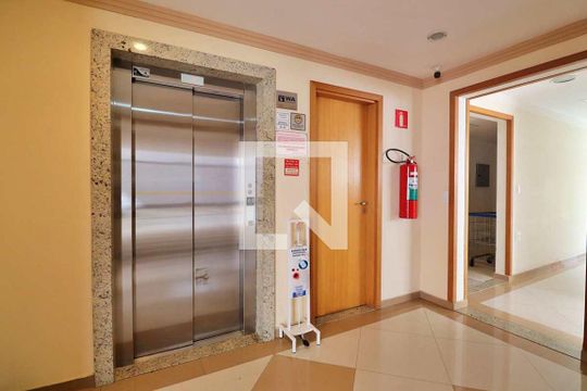 Elevador de apartamento à venda com 2 quartos, 52m² em Vila Sao Pedro, Santo André