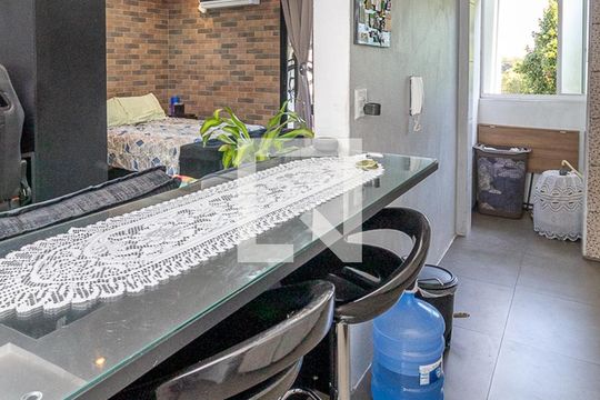 Cozinha de apartamento à venda com 1 quarto, 48m² em Agronomia, Porto Alegre