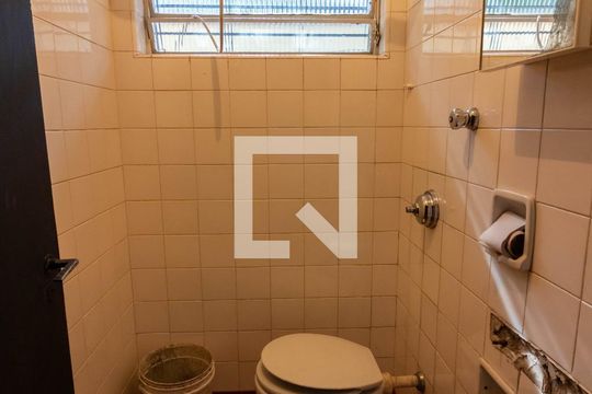 Banheiro social  de casa para alugar com 4 quartos, 350m² em Campo Belo, São Paulo