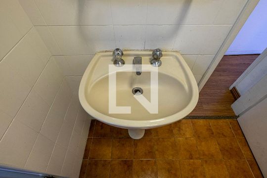 Banheiro de apartamento à venda com 1 quarto, 45m² em Jardim Paulista, São Paulo