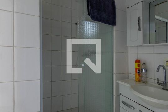 Banheiro de apartamento para alugar com 2 quartos, 55m² em Vila Bela, São Paulo