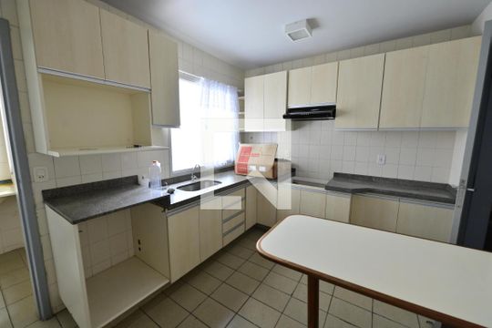 Cozinha de apartamento para alugar com 3 quartos, 110m² em Setor Oeste, Goiânia