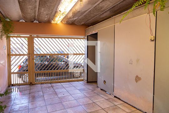 Garagem de casa à venda com 3 quartos, 110m² em Jardim Oriental, São Paulo