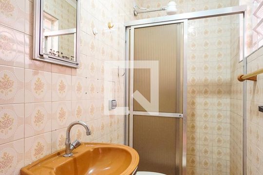 Banheiro social térreo de casa para alugar com 2 quartos, 250m² em Vila Formosa, São Paulo