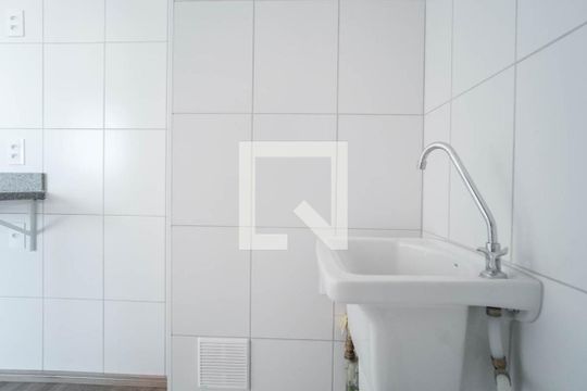 Sala / Cozinha de apartamento para alugar com 2 quartos, 34m² em Vila Pierina, São Paulo