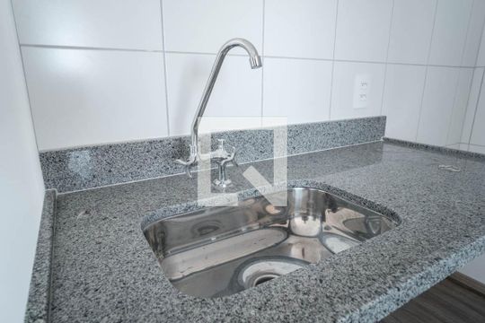 Sala / Cozinha de apartamento para alugar com 2 quartos, 34m² em Vila Pierina, São Paulo