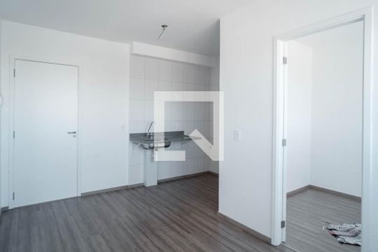 Sala / Cozinha de apartamento para alugar com 2 quartos, 34m² em Vila Pierina, São Paulo