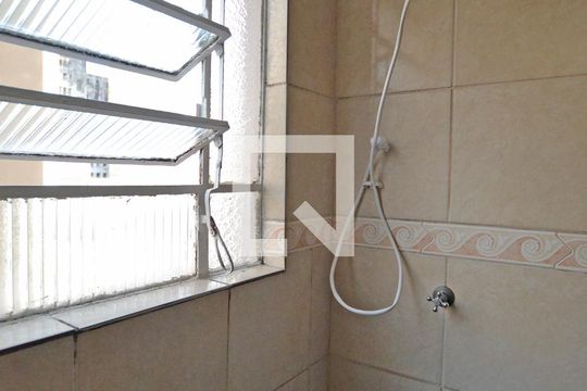 Banheiro de apartamento à venda com 1 quarto, 40m² em Centro Histórico, Porto Alegre