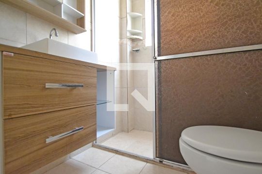 Banheiro de apartamento à venda com 1 quarto, 40m² em Centro Histórico, Porto Alegre