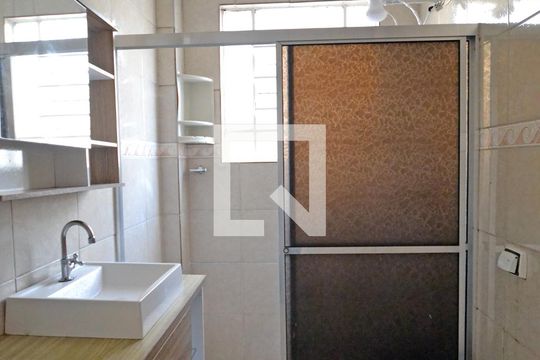 Banheiro de apartamento à venda com 1 quarto, 40m² em Centro Histórico, Porto Alegre