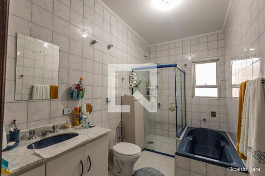 Banheiro Social de casa à venda com 3 quartos, 200m² em Vila Esperança, São Paulo