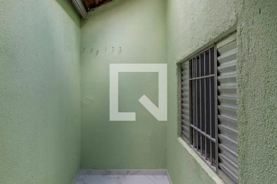 Área de Serviço de casa para alugar com 2 quartos, 200m² em Vila Ré, São Paulo