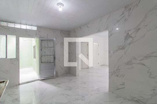 Cozinha de casa para alugar com 2 quartos, 200m² em Vila Ré, São Paulo