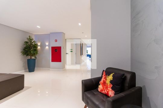 Hall de entrada de apartamento à venda com 2 quartos, 48m² em Vila Carmosina, São Paulo